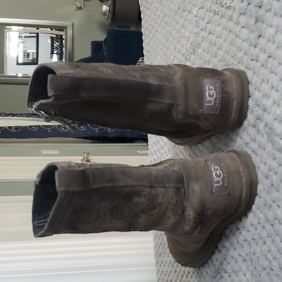 UGG BOOTS 👢 - Picture 6 of 8